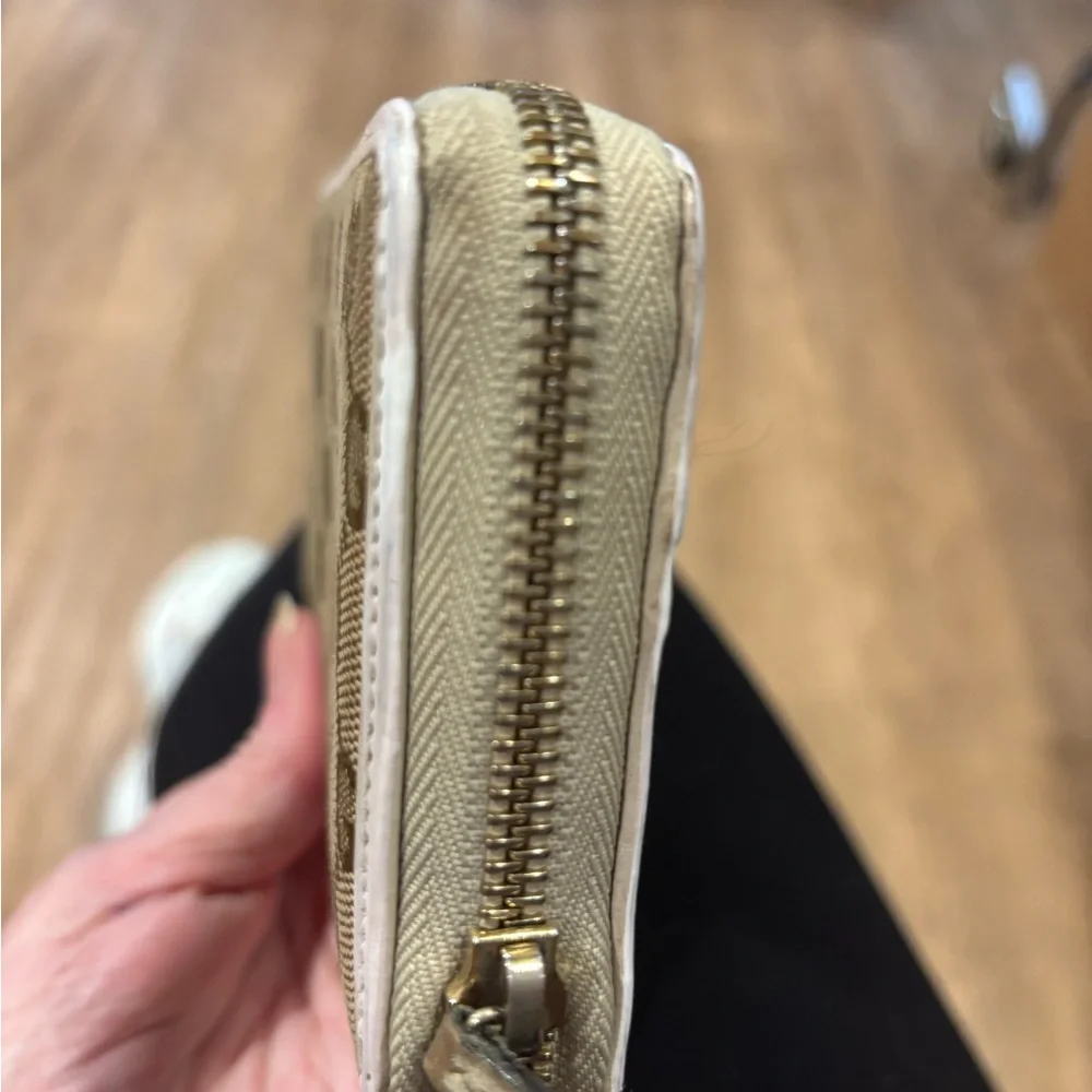 Gucci Tan and Green Signature Wallet - Picture 3 of 15